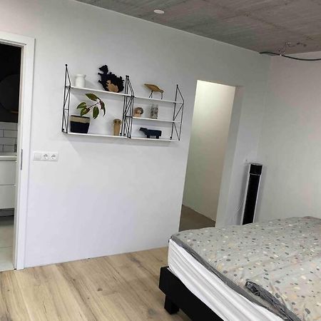 هافيراجيردي Modern Garage Suite - Free Parking & Self Check In المظهر الخارجي الصورة